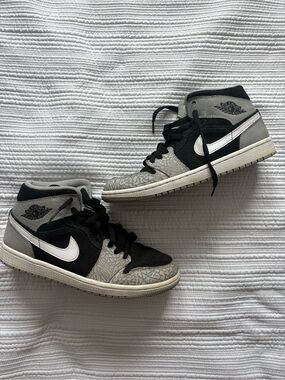 Jordan 1 Mid SE Elephant Print